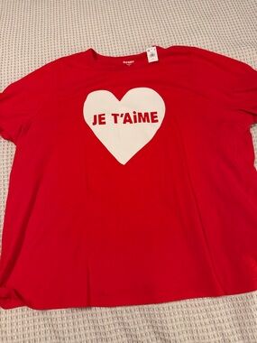 Old Navy Red Tee with White Heart "Je T'aime" Graphic. Size 3X NWT great gift!
